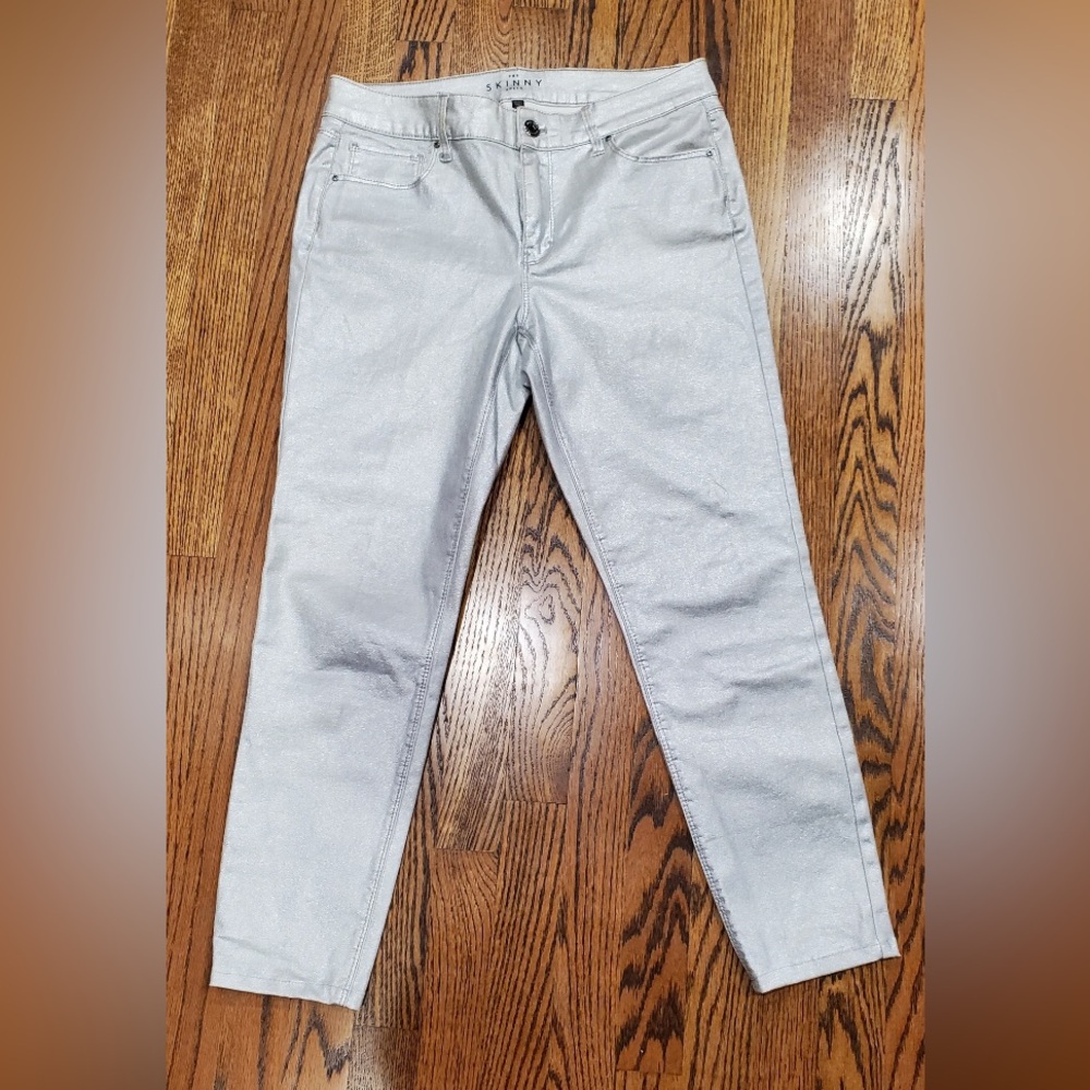 Platinum silver ankle skinny jeans  White House Black Market. Sz.6